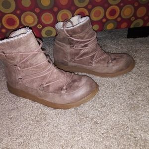 Mathew boots, wide laced